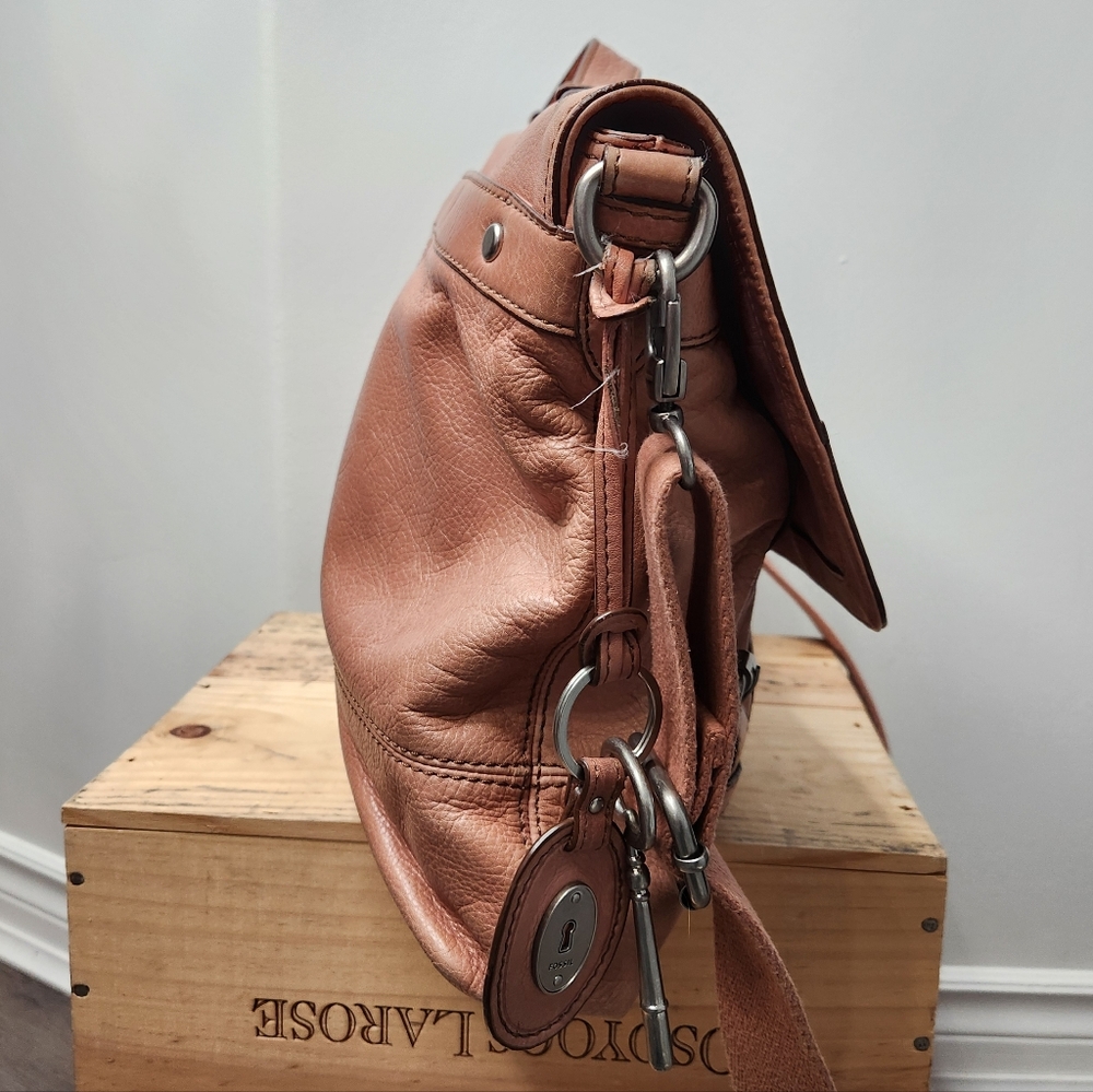 Fossil Maddox Pink "Long Live Vintage 1954" Collection Messenger Laptop Bag - Picture 5 of 16